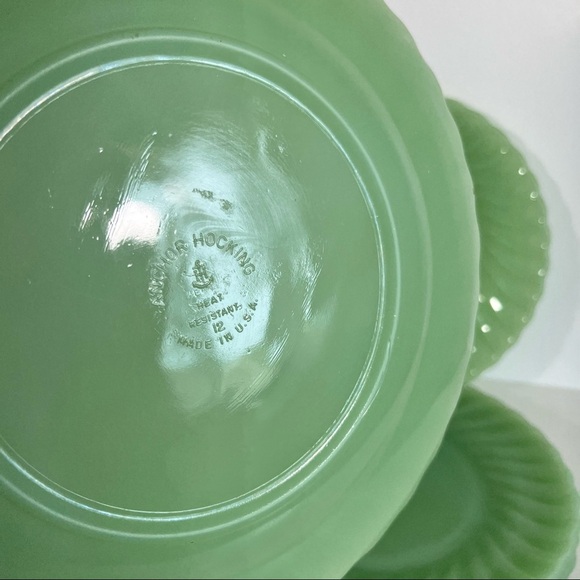 FIRE KING Auth Jadeite Shell Swirl Pattern Dinner Plate 💚 - Picture 5 of 5